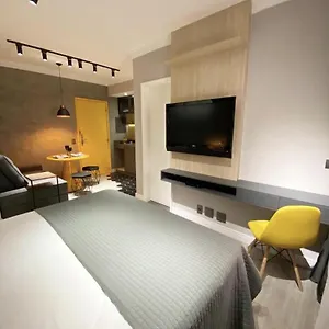 Moderno - Jardins: Cama Queen, Ar E Garagem Apartamento